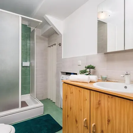 Beautiful In With Kitchen Feriehus