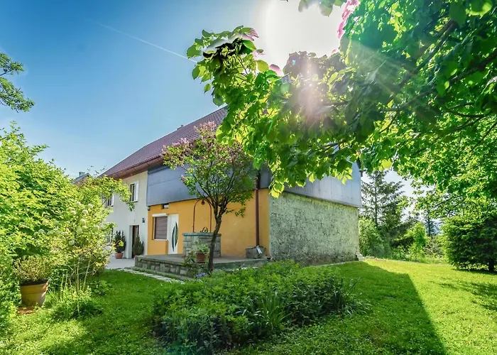 2 Bedroom In Case de vacanță Fužine